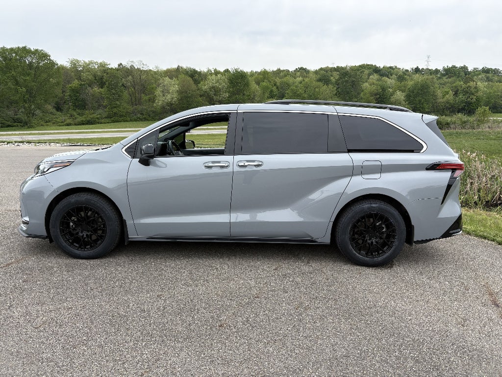 2023 Toyota Sienna XSE 7-Passenger