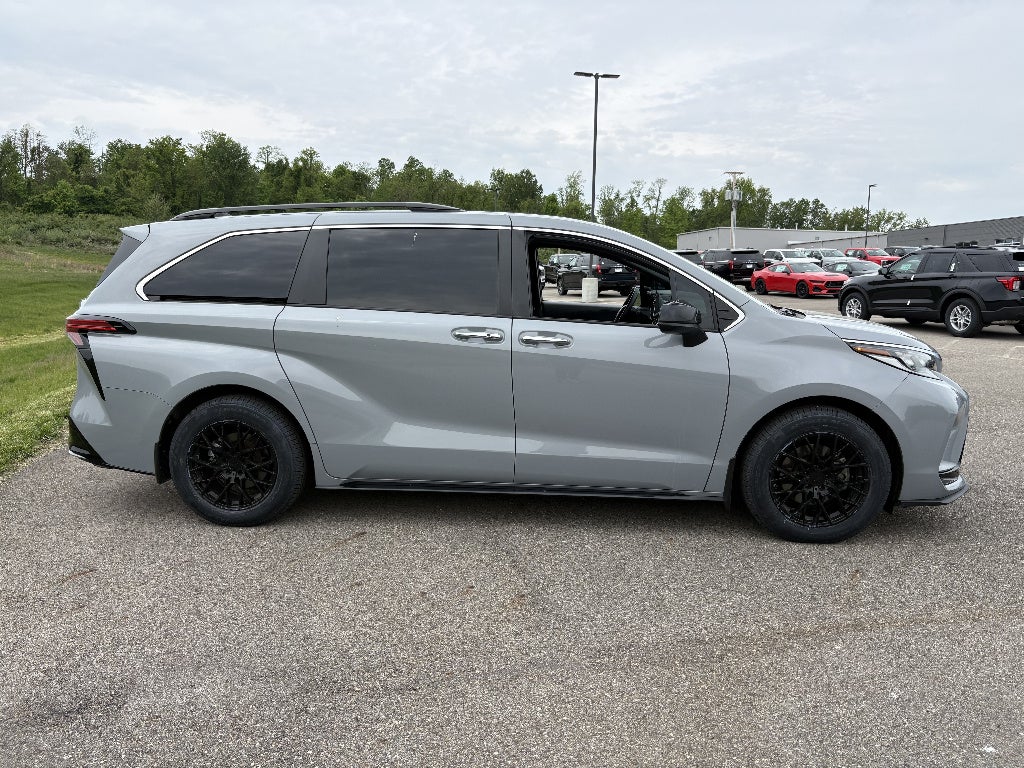 2023 Toyota Sienna XSE 7-Passenger