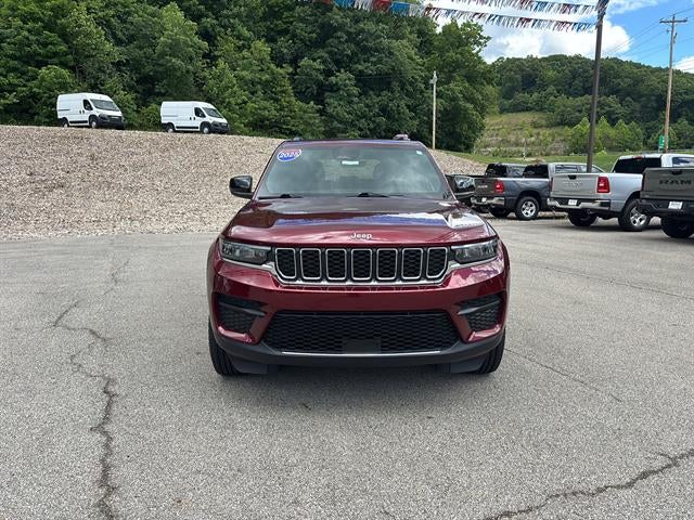 2025 Jeep Grand Cherokee Laredo 4x4
