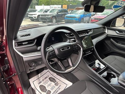 2025 Jeep Grand Cherokee Laredo 4x4