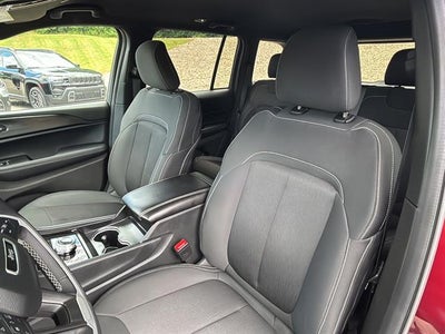 2025 Jeep Grand Cherokee Laredo 4x4