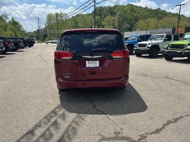 2023 Chrysler Voyager LX
