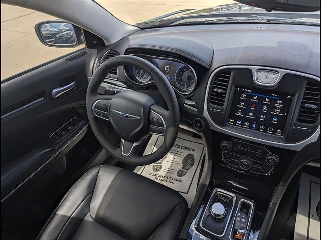 2023 Chrysler 300 Touring L