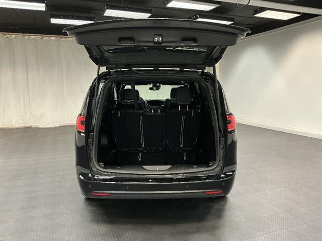 2024 Chrysler Pacifica Limited AWD