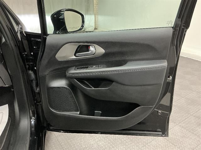 2024 Chrysler Pacifica Limited AWD